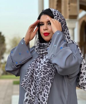 مخمل اسود مع مخمل مكسر في الجوانب نص كلوش